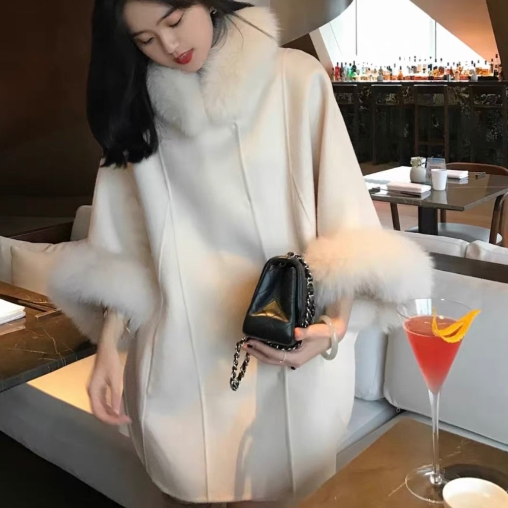 100% Wool Coat with Fox Fur Trim – Size S (Brand New)